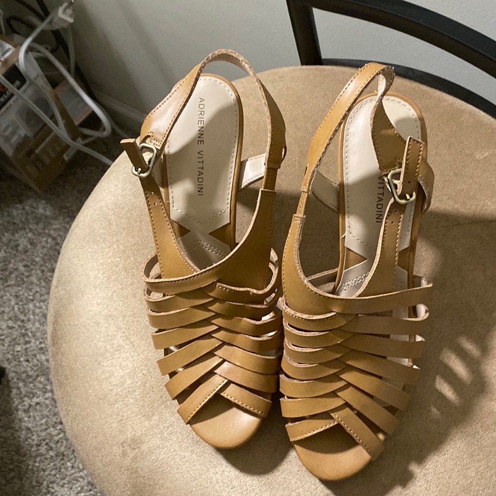 Ladies Tan heels